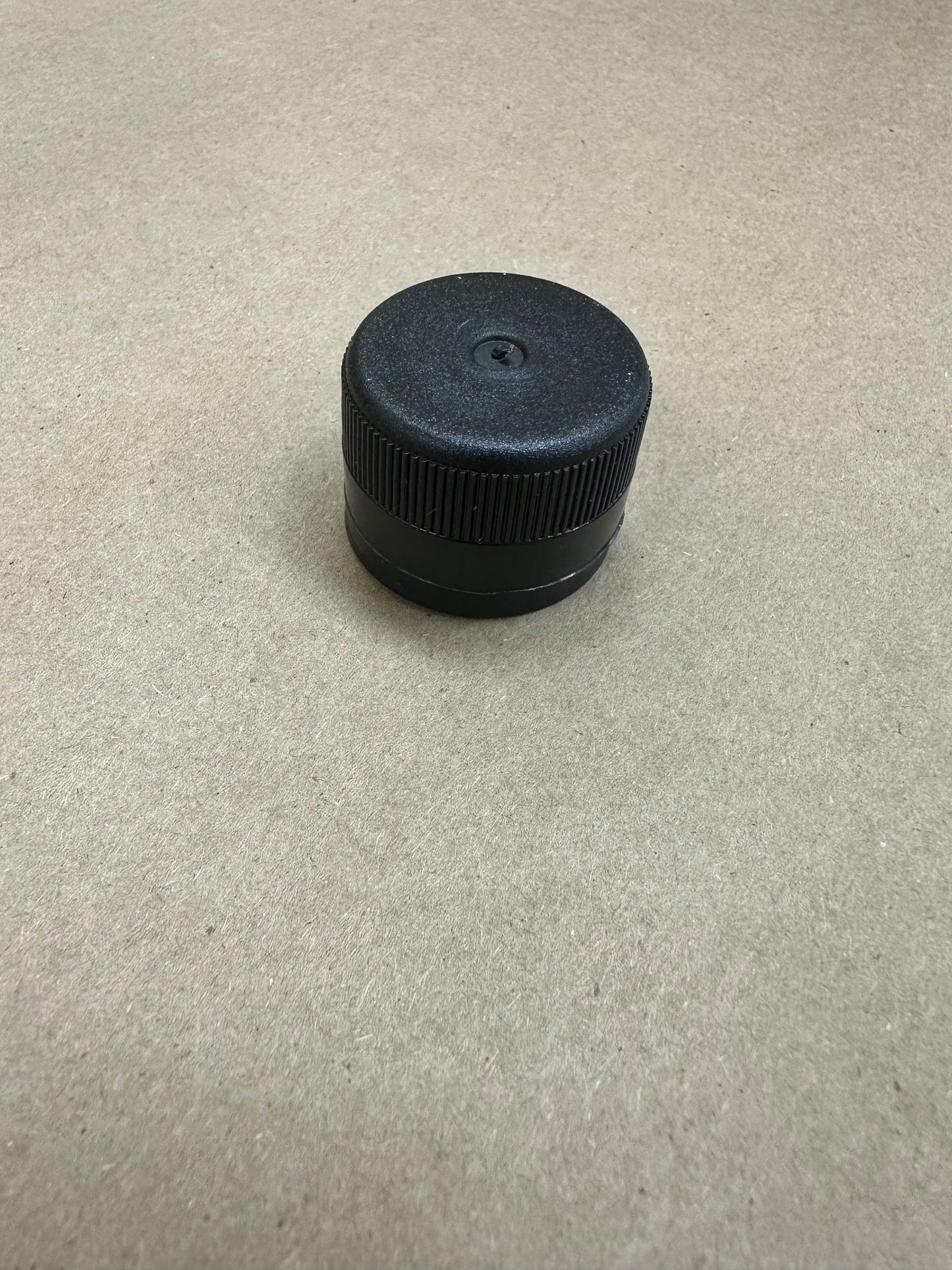 Disposable pour spout with lid